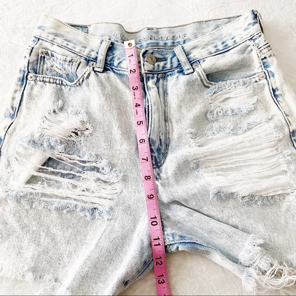 AEO Light Washed Mom Jean Distressed Shorts - Picture 9 of 14